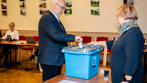 FOTOD ⟩ President Karis andis oma hääle Tartumaal