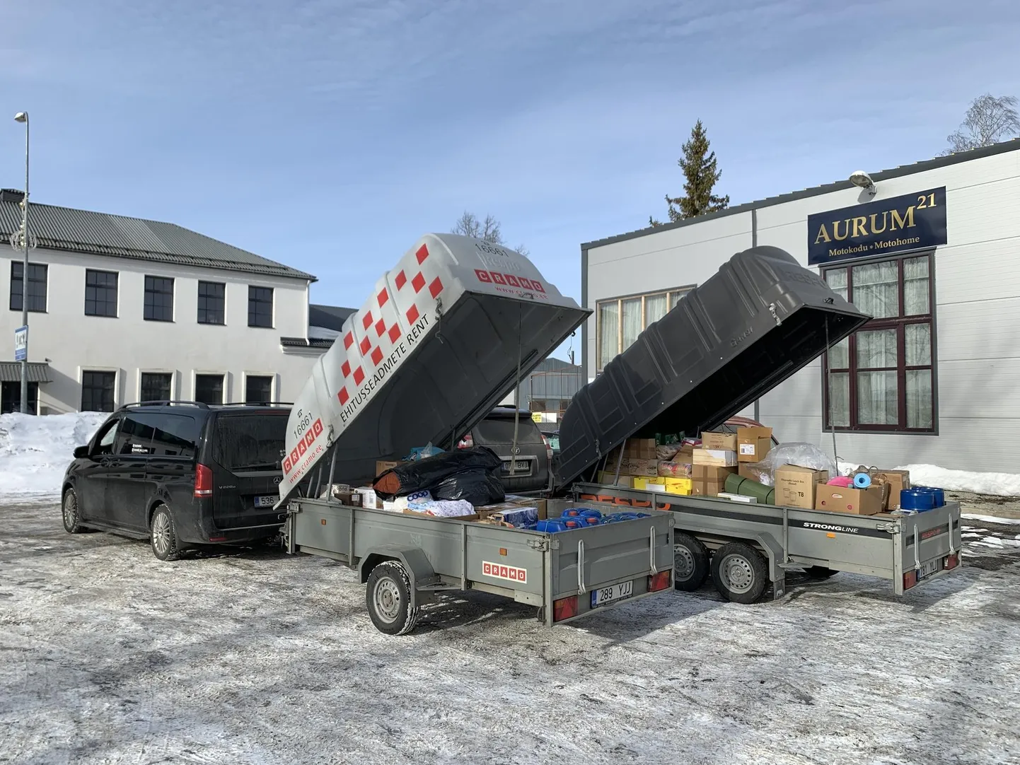 Kokku koguti kaks haagisetäit eluks vajalikku.