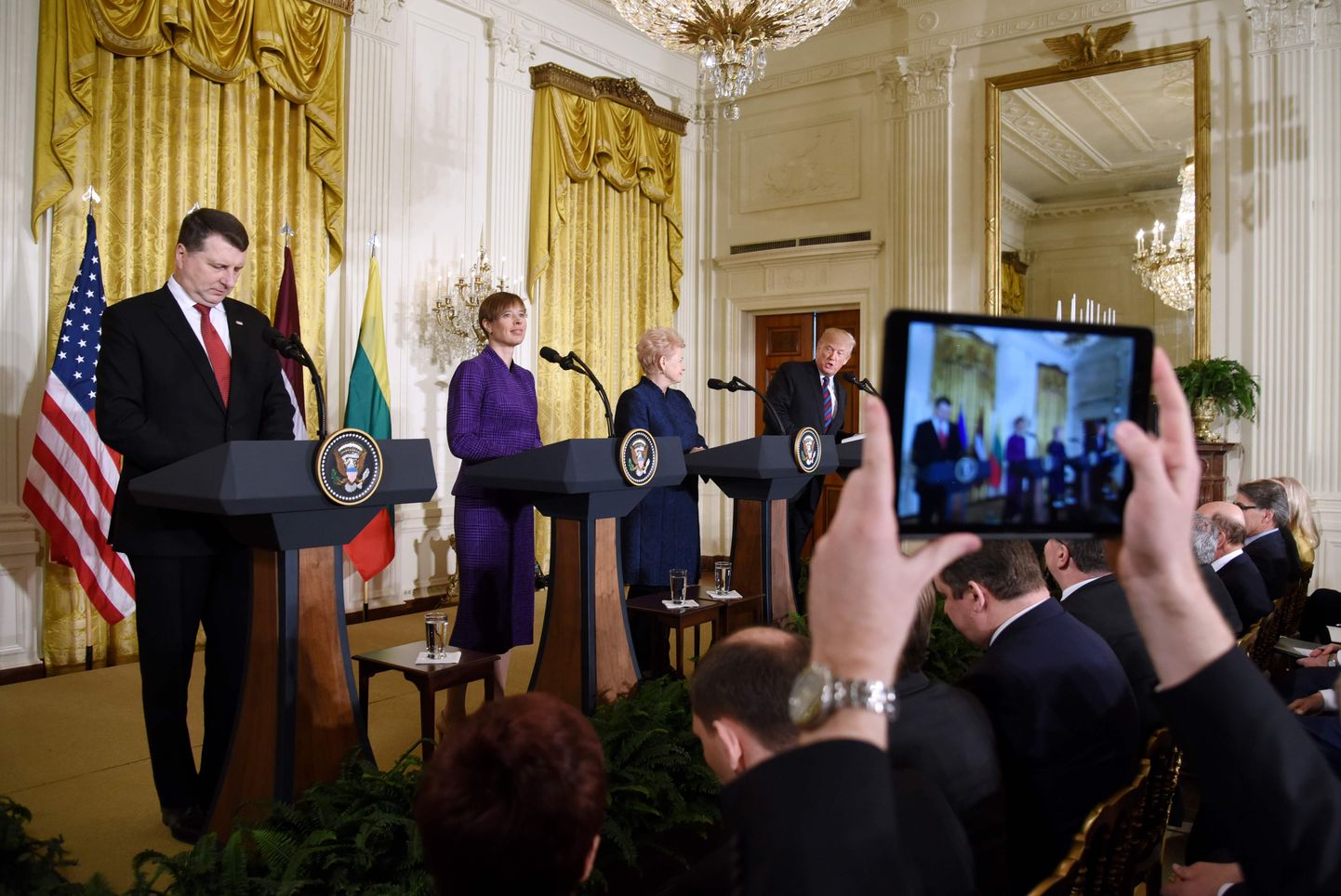 USA president Donald Trump Valges Majas tervitamas Eesti, Läti ja Leedu presidenti.