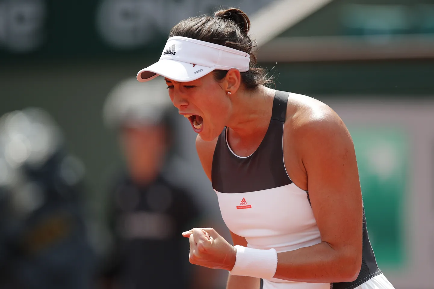 Garbine Muguruza rõõmustamas Francesca Schiavone alistamise üle.
