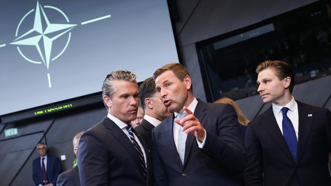 WSJ ⟩ Hegseth plaanis pommuudist vägede vähendamisest Euroopas. Siis lasti see põhja