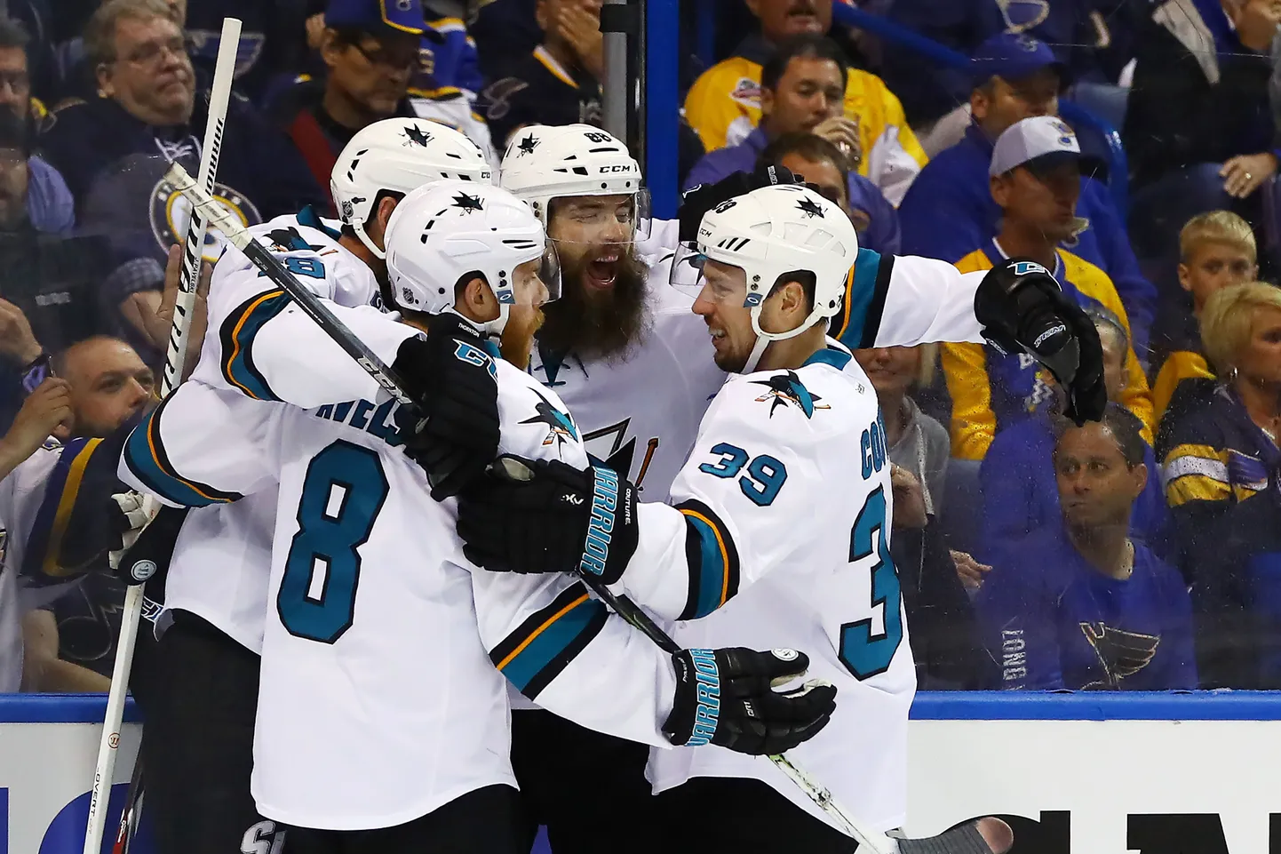 San Jose Sharks kostitas St Louis Bluesi nelja väravaga. Keskel kaks tabamust kirja saanud Brent Burns.