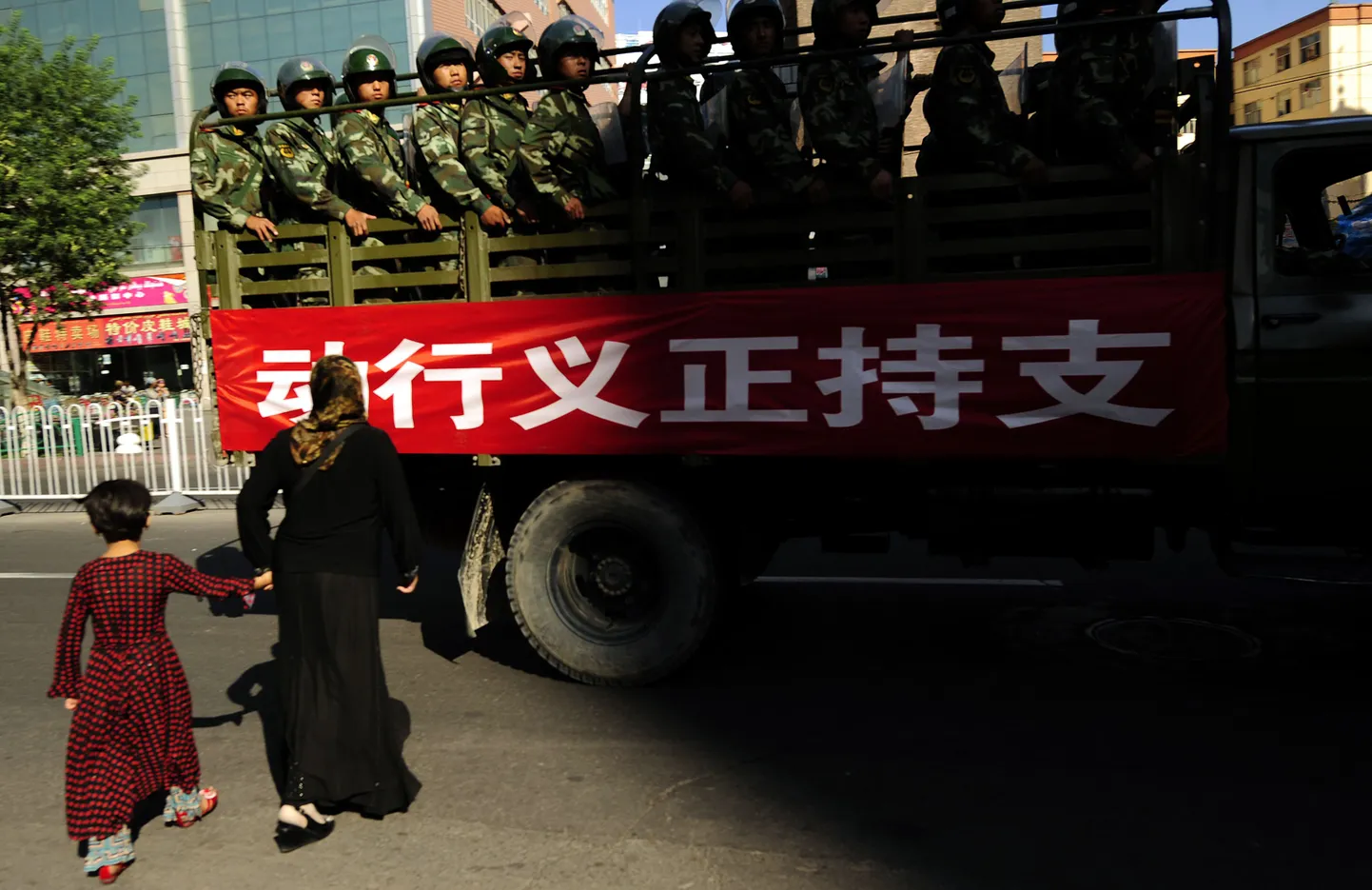 Xinjiangi pealinnas peavad praegu korda tuhanded Hiina sõdurid.