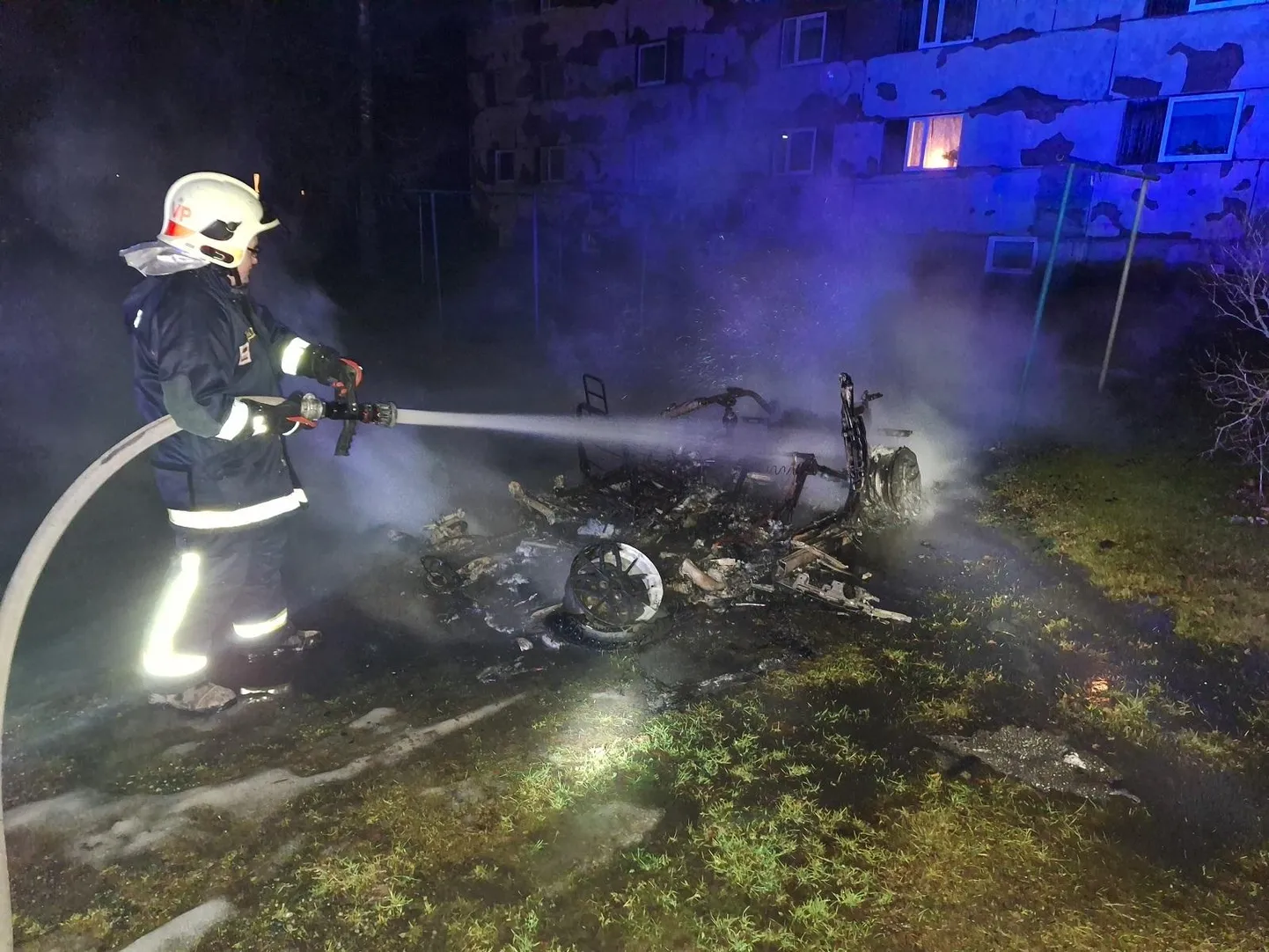 Rollerauto põles maani maha.