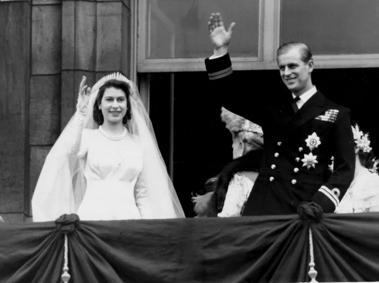Printsess Elizabeth ja Philip pärast abiellumist, 20. novembril 1947 Buckinghami palee rõdul