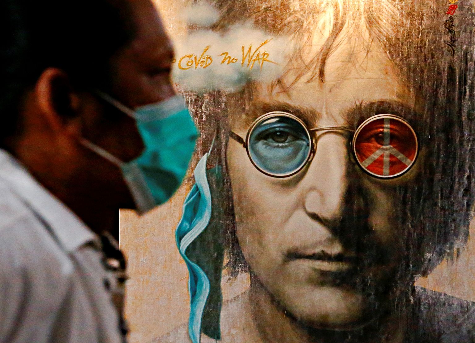 Maal John Lennonist kunstinäitusel Jakartas, Indoneesias.