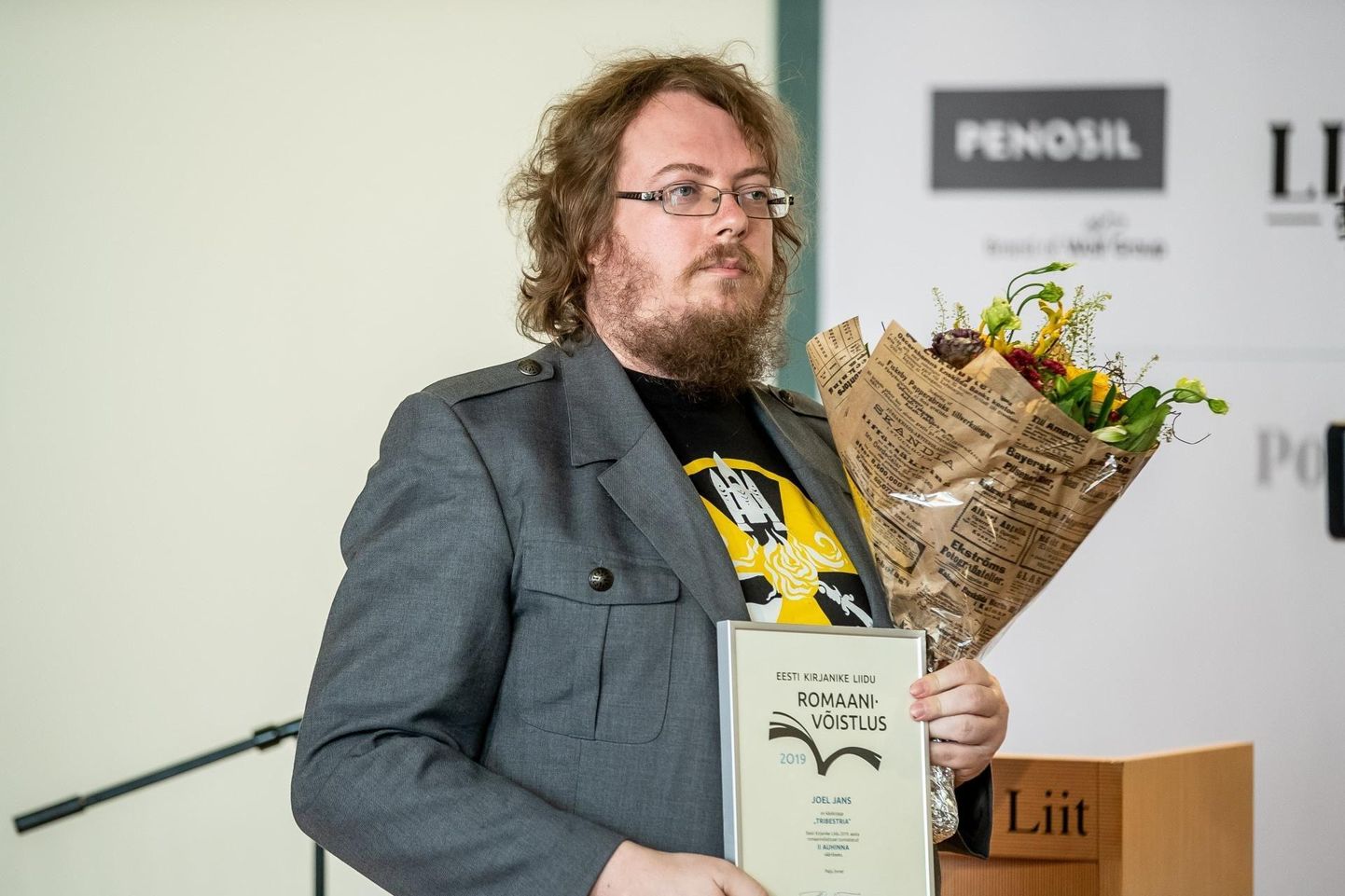 Varem ulmekirjanduse eest preemiaid võitnud Joel Jans kirjutas ajaloolise pehmekrimi. FOTO: Pärnu Postimees