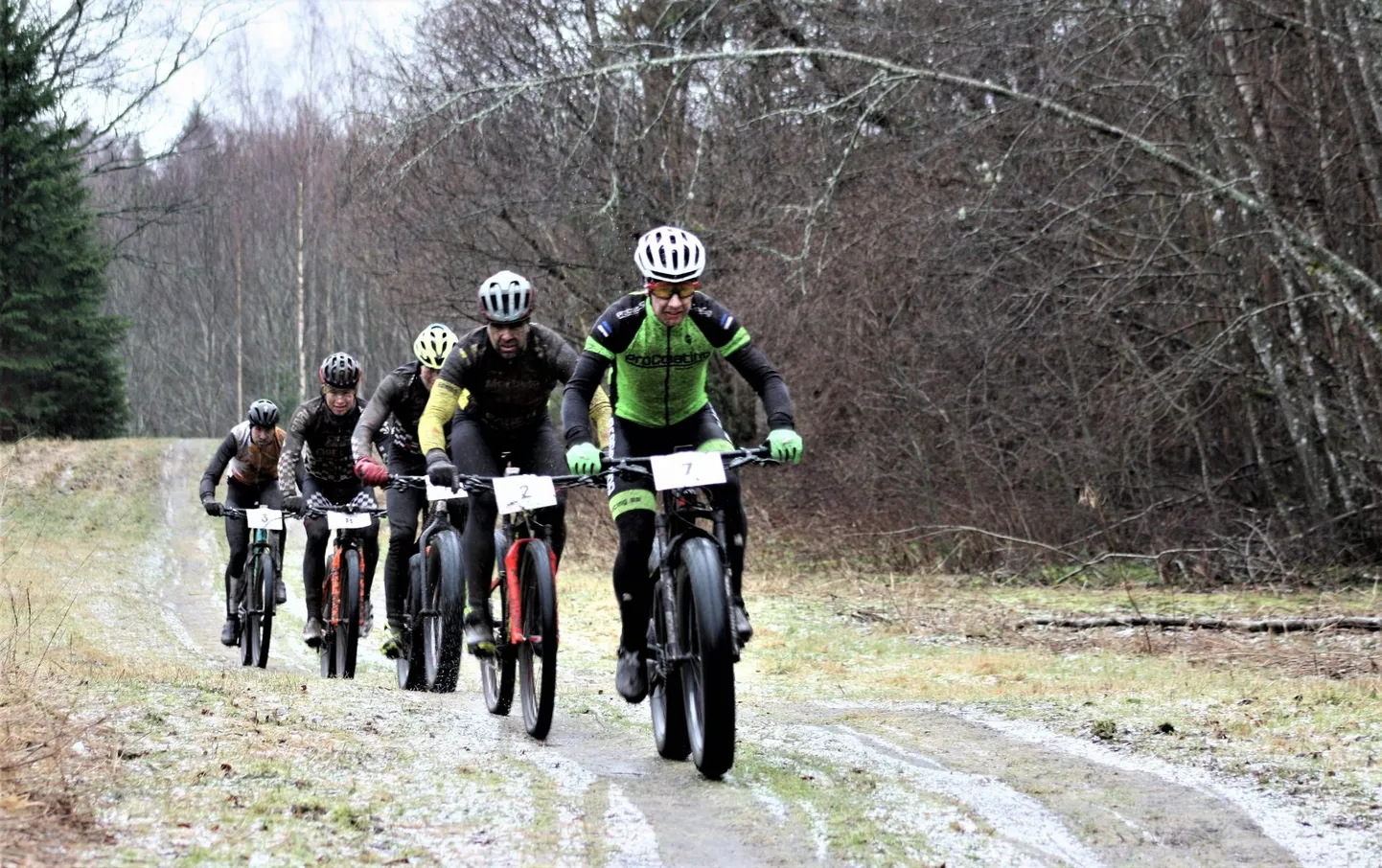 Madis Sildvee (nr 2) hõivas Lääne-Viru ratturitest parimana Pariisi maratonirajal teise koha.