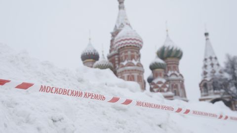 Fotod: võimas tsüklon kattis Moskva paksu lumevaibaga