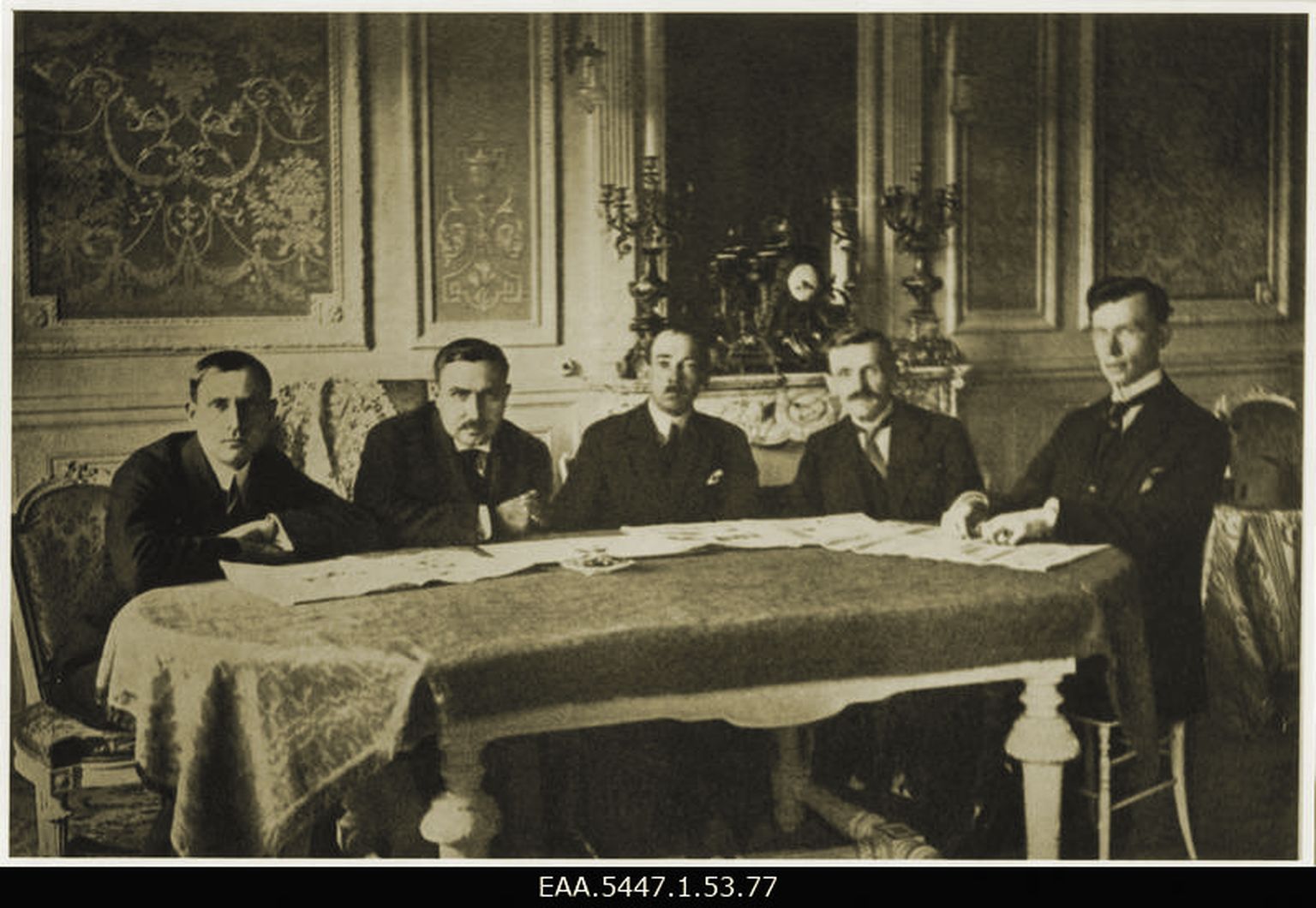 Eesti delegatsiooni liikmed Rahvasteliidu teisel täiskogul. Vasakult Ado Anderkopp, Ants Piip (delegatsiooni juht), Karl Robert Pusta, Jaan Lattik ja August Schmidt.