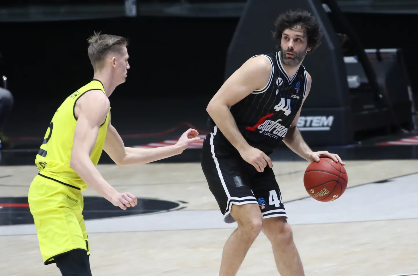 Miloš Teodosic jätkab korvpalliväljakutel hullutamist.