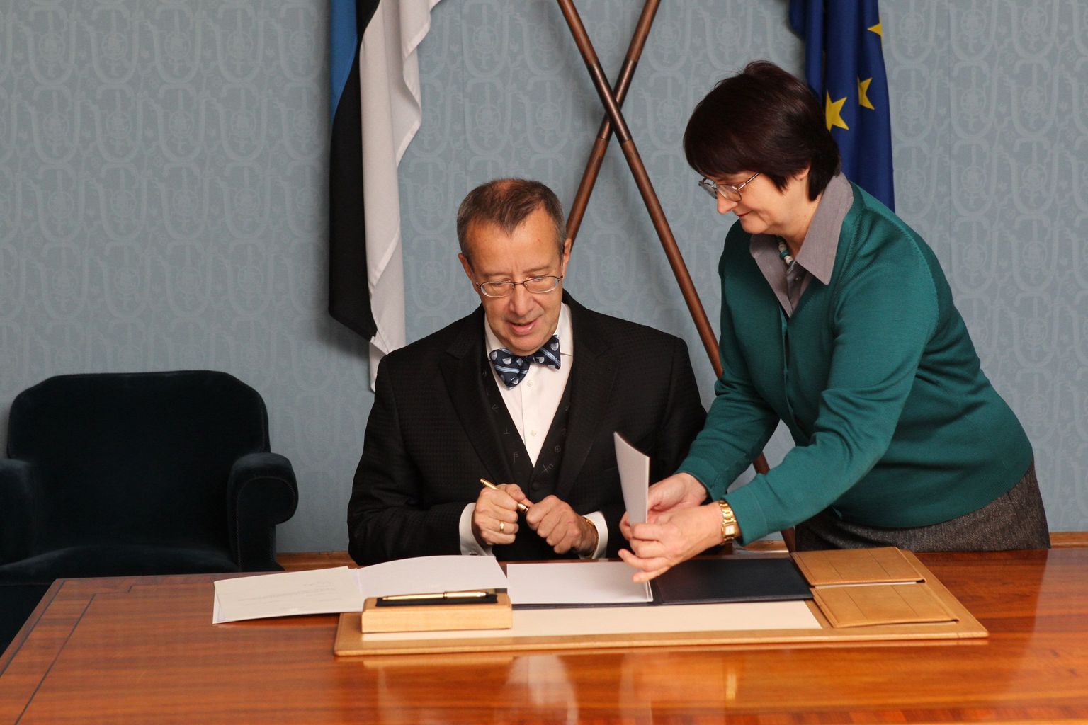 President Toomas Hendrik Ilves nimetas täna Urve Tiiduse uueks kultuuriministriks.
