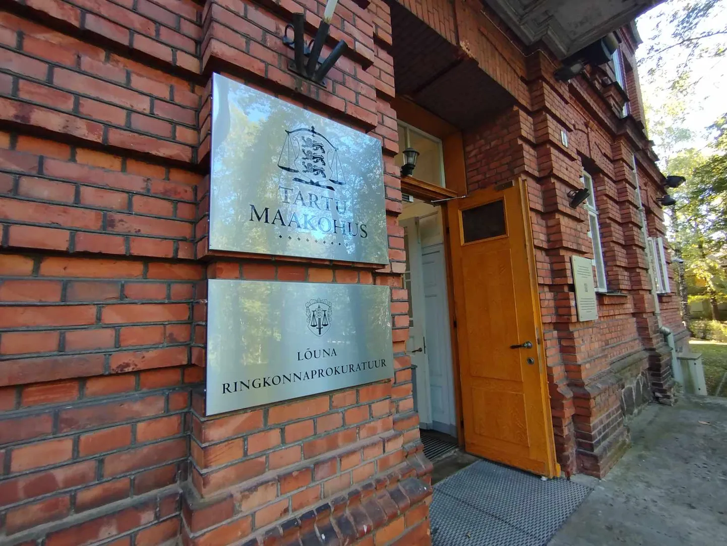 Tartu maakohtus toimus täna avaistung 38-aastase Andrei Makarovi üle, keda Lõuna ringkonnaprokuratuur süüdistab riigireetmises.