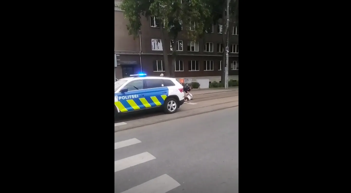 Tallinā notikusi iespaidīga pakaļdzīšanās un aizturēšana. Jaunietis traucies pa ielām alkohola reibumā