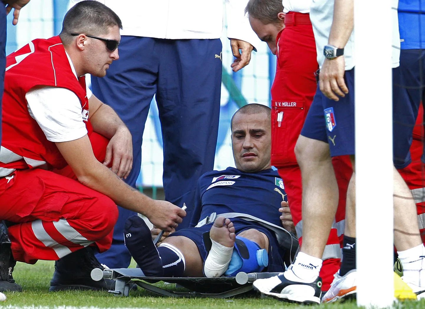 Italy's Fabio Cannavaro lies on the pitch after he was injured during a training session at the Suedstadt stadium in Maria Enzersdorf June 2, 2008. (EURO 2008 Preview) REUTERS/Tony Gentile (AUSTRIA)