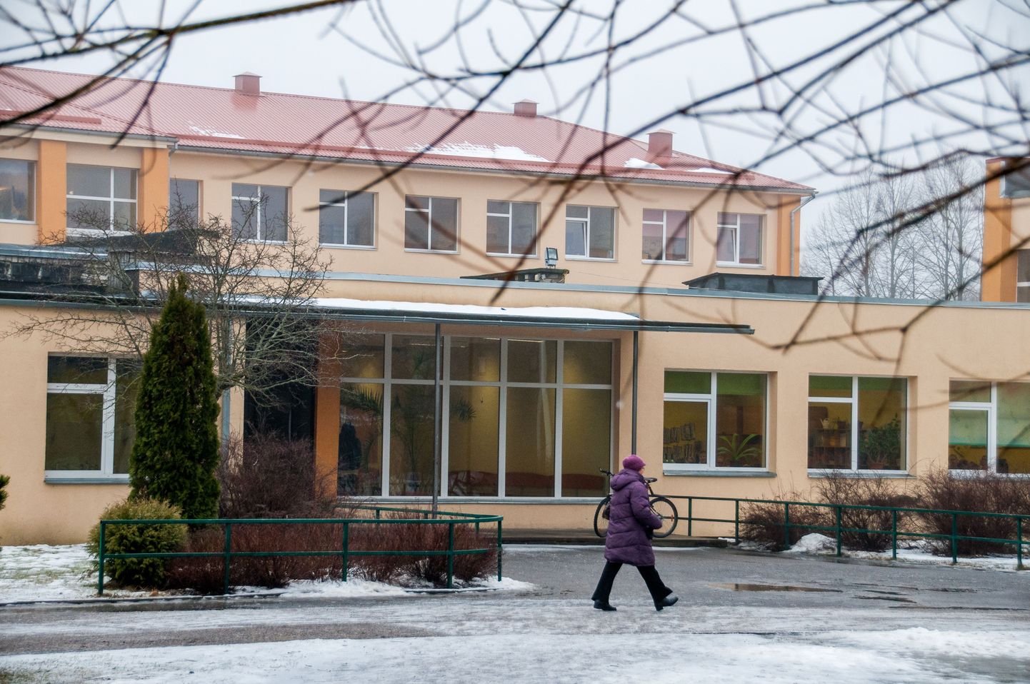 Praeguses Pärnus Mai tänaval asuvas ühigümnaasiumi koolihoones hakkab uuest aastast asuma Mai kool.