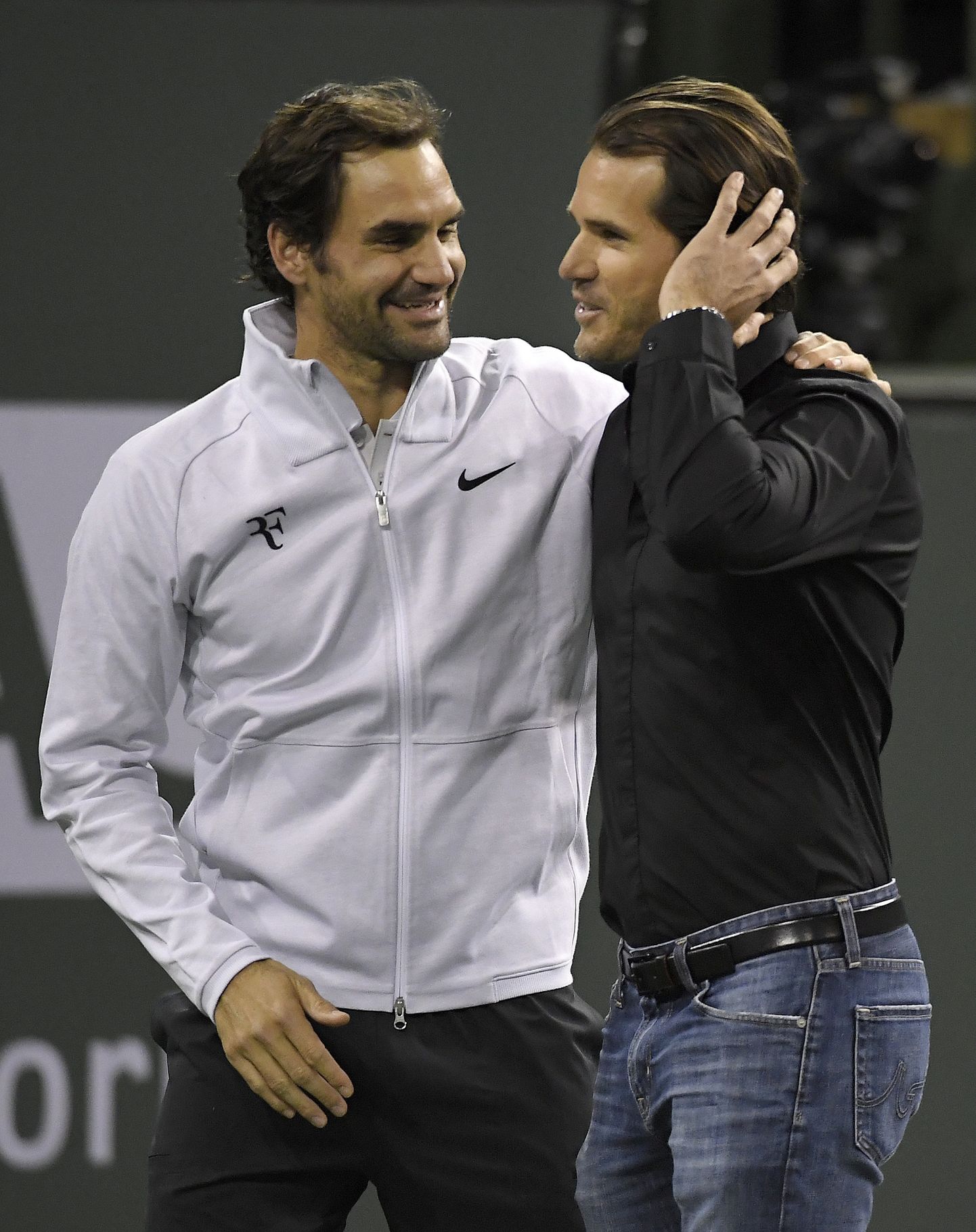 Roger Federer oli Tommy Haasi kõrval, kui viimane oma lõpetamisest teada andis.