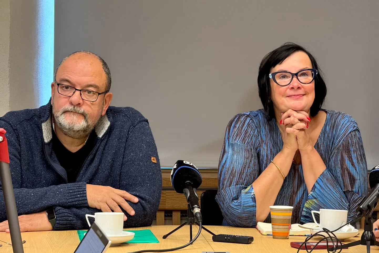 Mihhail Stalnuhhin ja Katri Raik teatasid Narva linnavolikogus uue koalitsiooni moodustamisest.