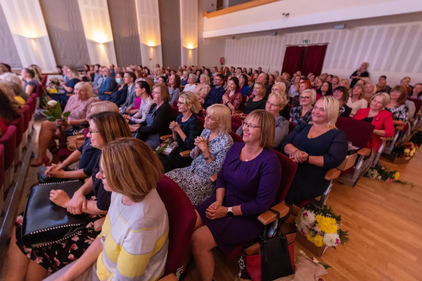 Türi kultuurikeskuses olnud uue õppeaasta avaseminaril osales üle 150 Järvamaa haridustöötaja ja haridusspetsialisti, kellest kümme pälvis ka tunnustust.