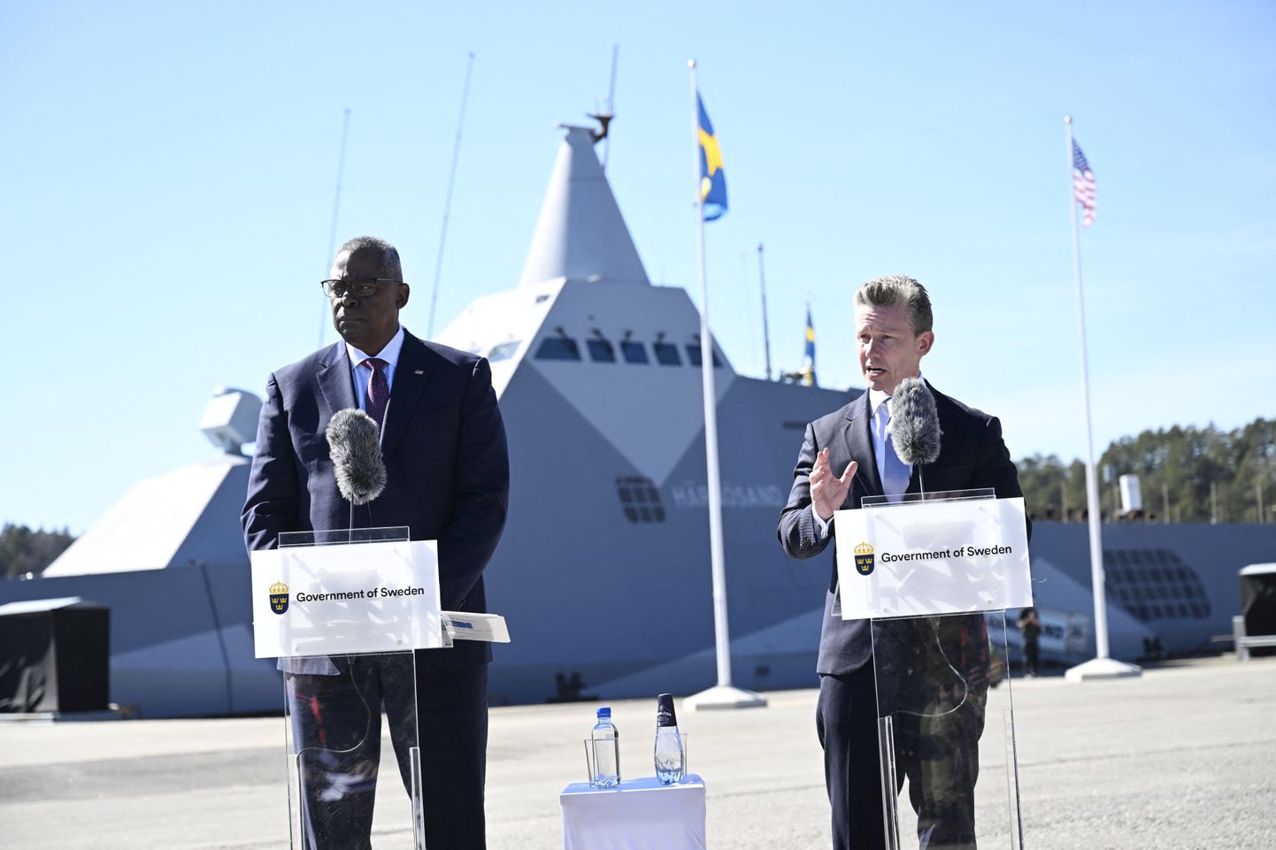USA kaitseminister Lloyd Austin ja tema Rootsi kolleeg Pål Jonson Muskö mereväebaasis.