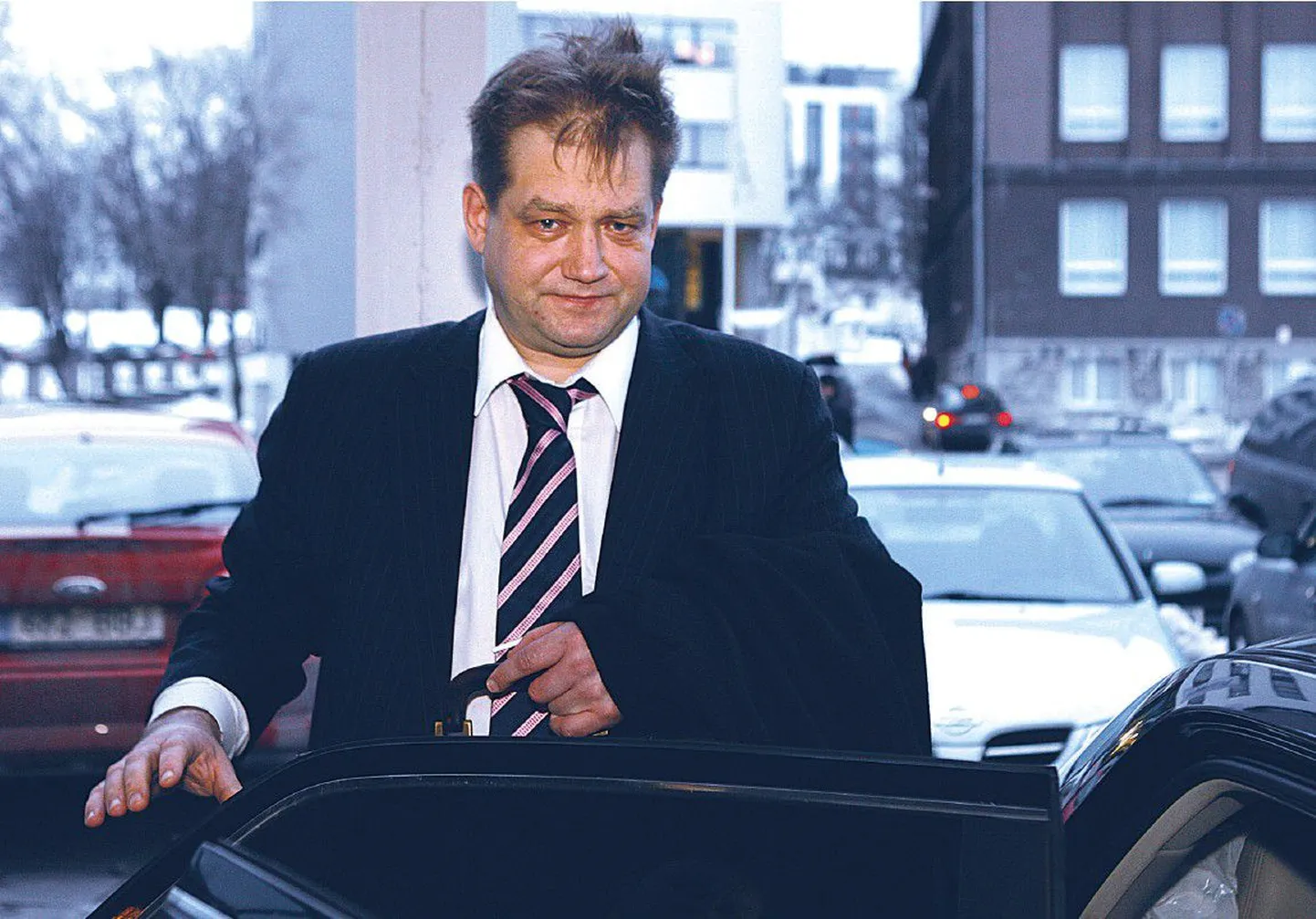 Eile veidi enne kella nelja istus rahandusminister Ivari Padar ministeeriumi parklas autosse, et sõita Toompeale valitsuskabineti nõupidamisele.