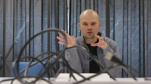 Raamatute edetabelit juhib raamat, mis õpetab tehisaru ajastul oma aju kaitsma