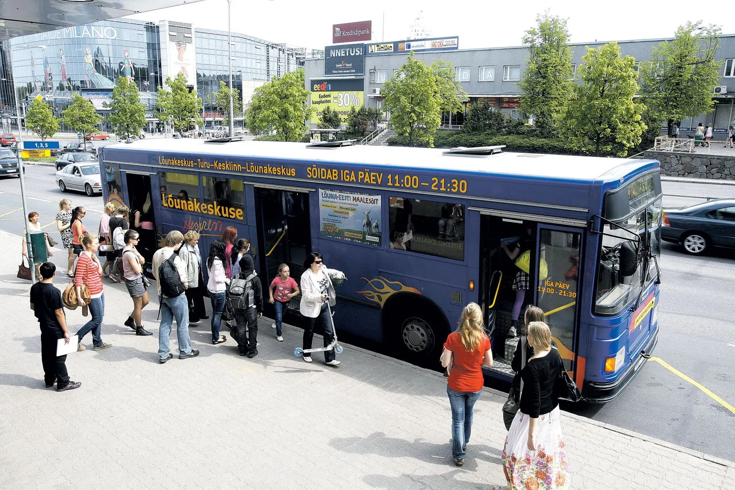 Otseliin kesklinna ja ostukeskuse vahel aitab ostlema tuua neidki inimesi, kes muidu nii sageli keskusesse ei satuks.