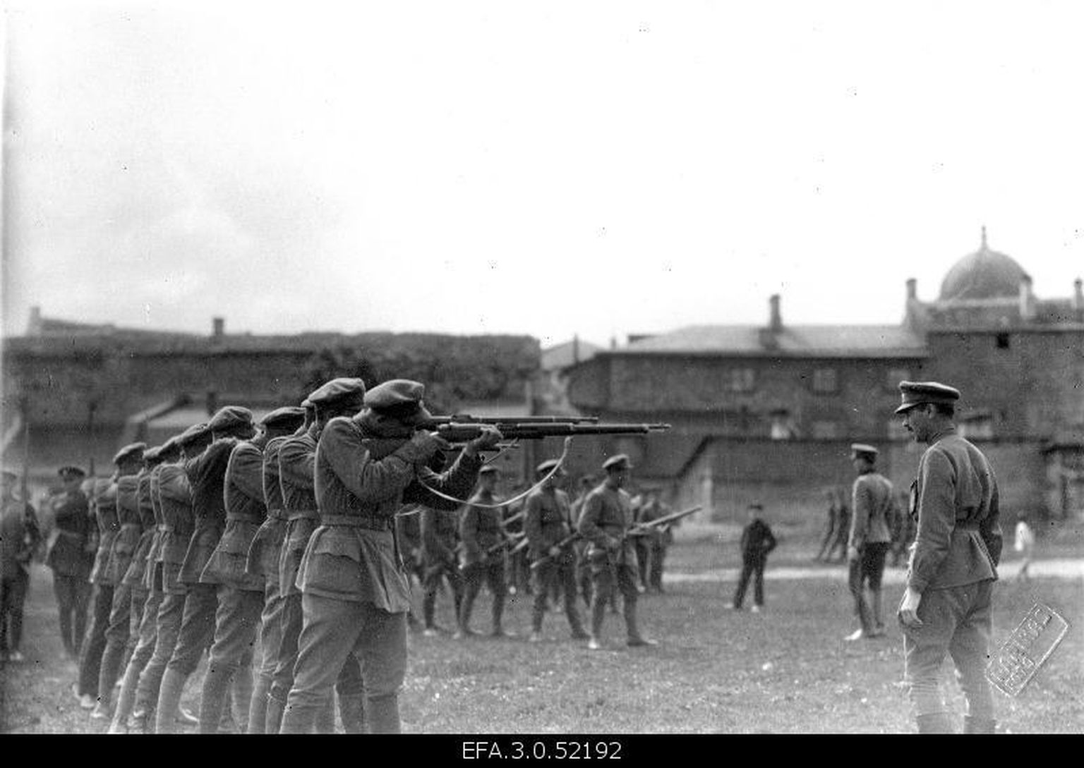 Tallinna Kooliõpetajate Pataljoni õppursõdurid sõjalistel harjutustel (1919).