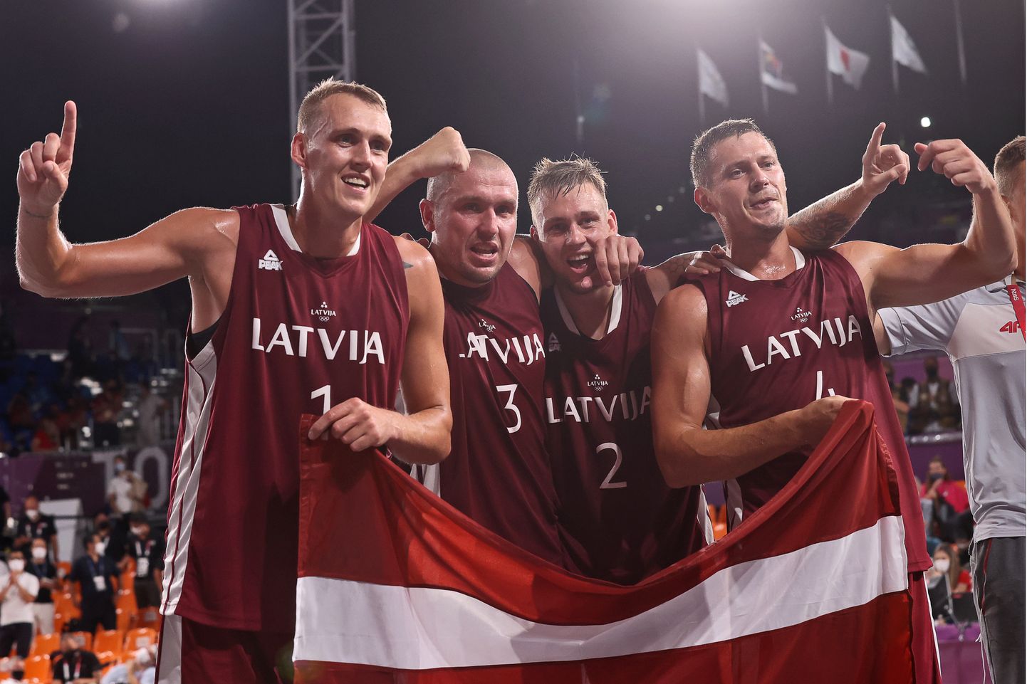 Läti olümpiavõitjatest 3x3 korvpallurid. Alates vasakult: Nauris Miezis, Edgars Kruminš, Karlis Lasmanis ja Agnis Čavars.