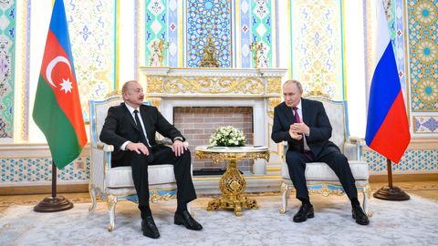 Putins atzīst, ka Krievijas raķetes notriekušas Azerbaidžānas pasažieru lidmašīnu