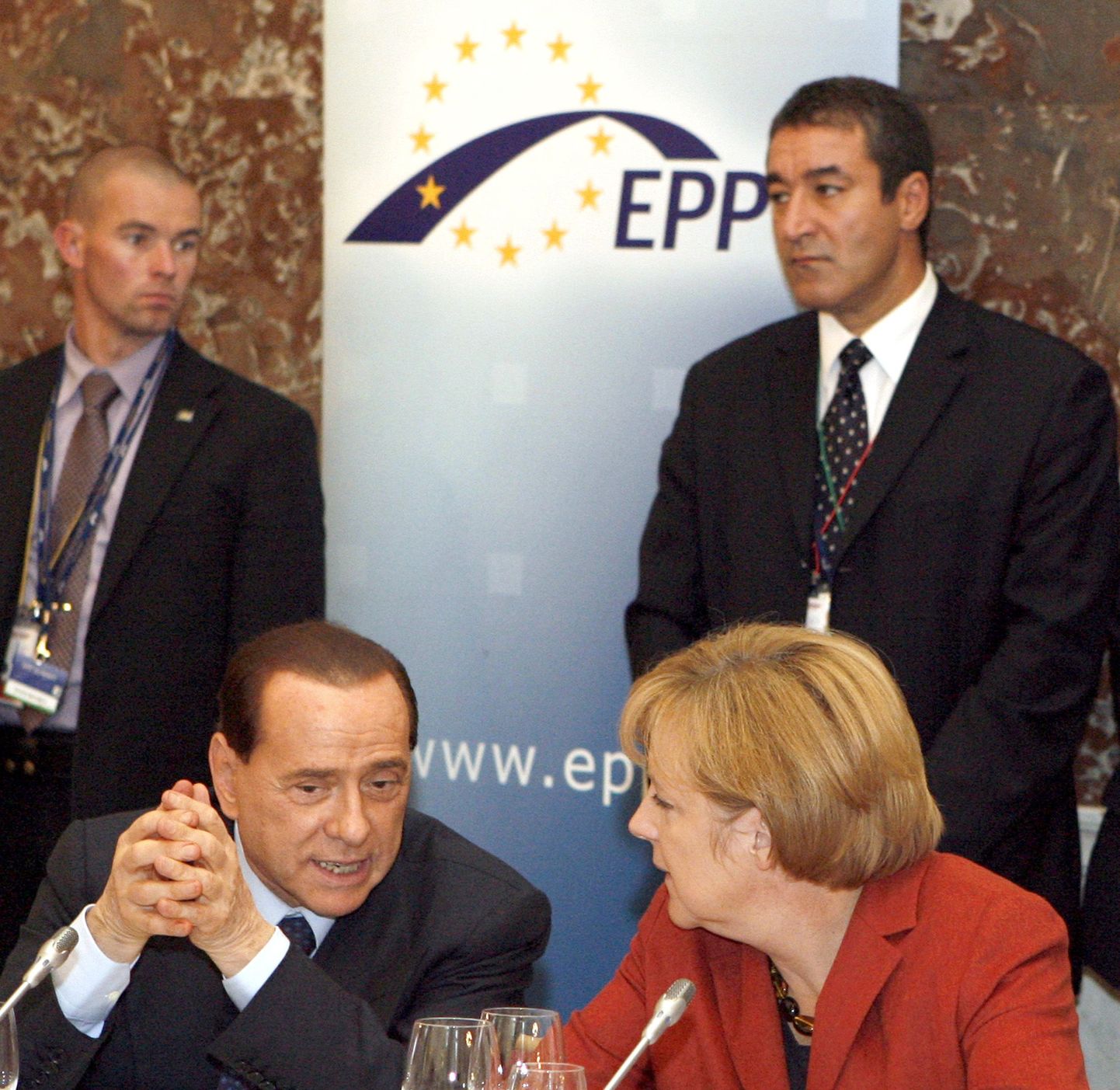 Itaalia peaminister Silvio Berlusconi ja Saksa kantsler Angela Merkel Euroopa Rahvapartei kohtumisel.