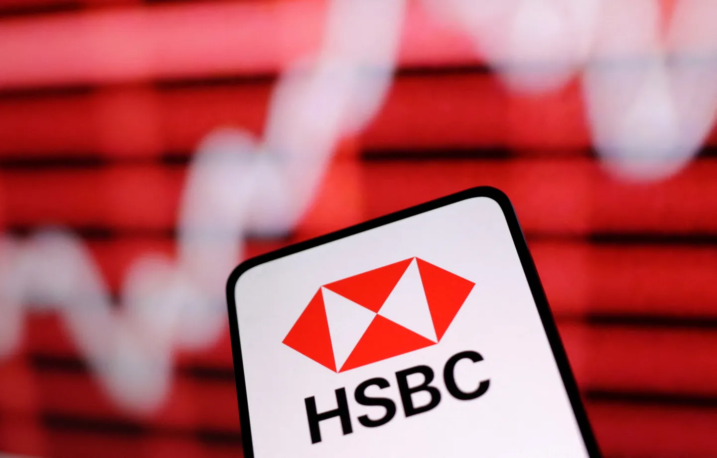 HSBC panga logo nutitelefoni ekraanil.