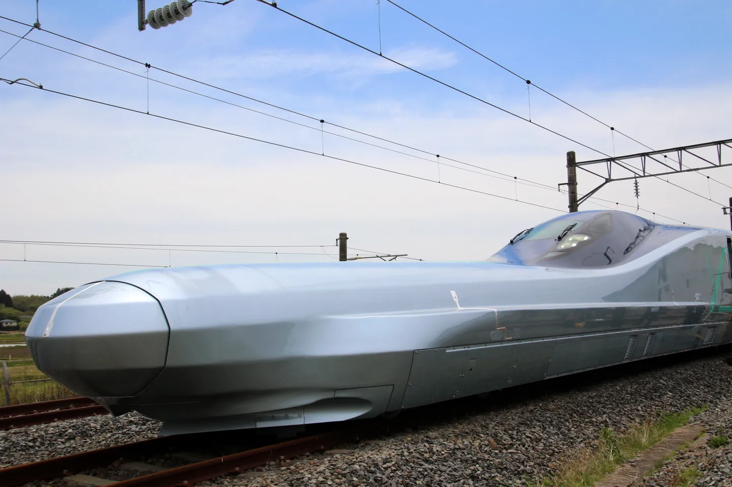 Ida-Jaapani raudteekompanii (JR East) ALFA-X järgmise põlvkonna Shinkanseni kiirrong meediapäeval Rifus, Miyagi prefektuuris, Põhja-Jaapanis, 09. mail 2019.