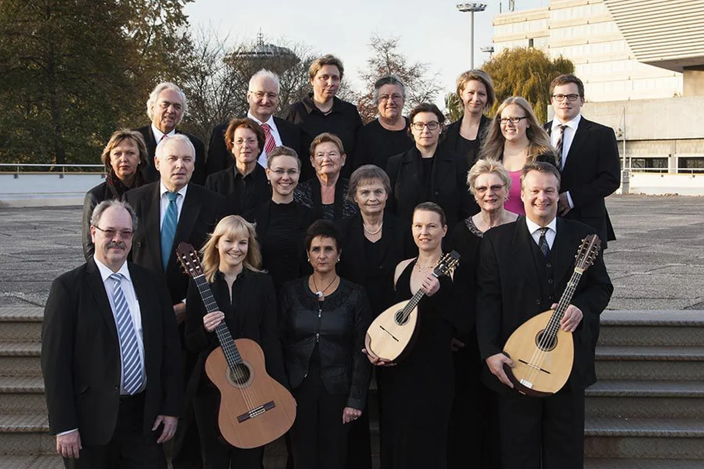 Mandoliinivirtuoos Detlef Tewes koos orkestriga.