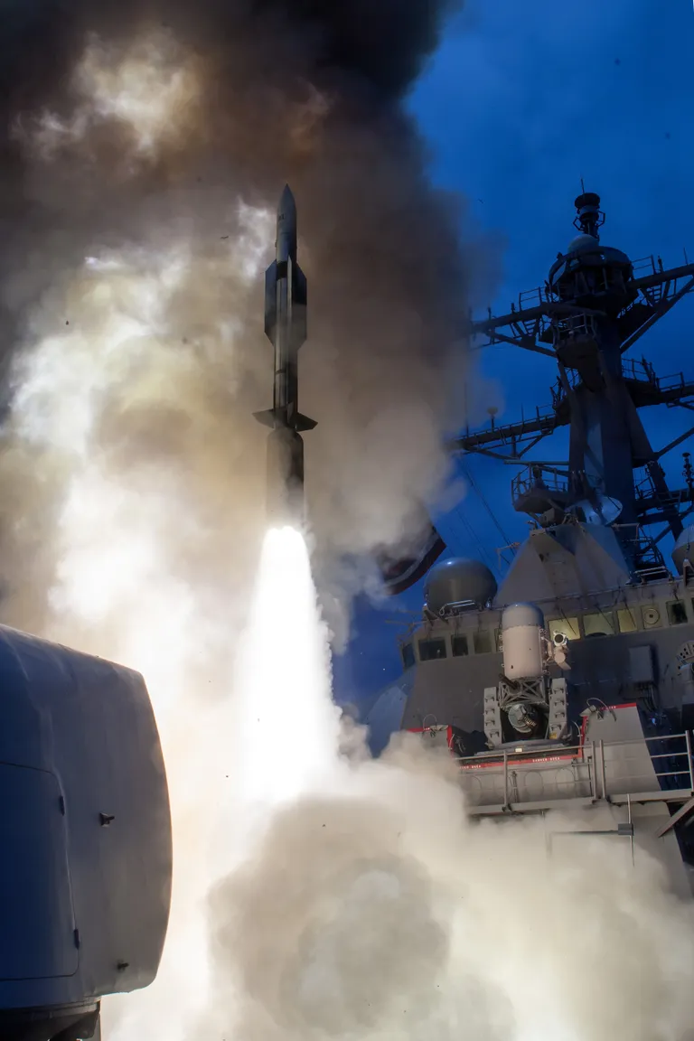 SM-6 startimas Arleigh-Burke klassi raketihävitajalt.