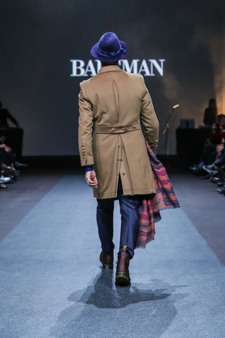 Staaride piltnikust Toomas Volkmann proovis modellitööd Tallinn Fashion Weeki raames Baltmani moeshowl