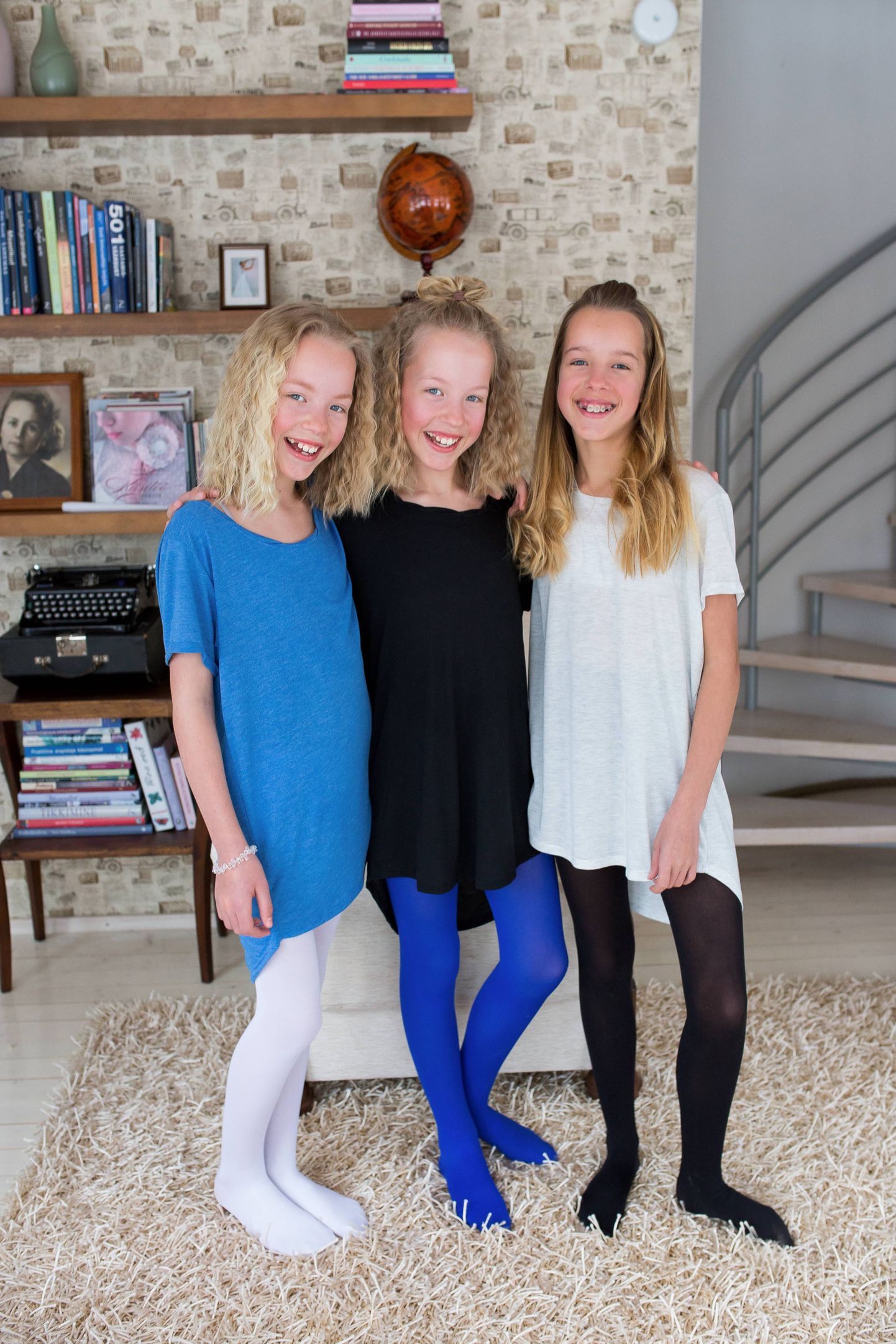Võsu kolmikud Liisa-Lota, Loore-Lee ja Marta-Miina olid kümme aastat tagasi, kui Eesti vabariik sai 90-aastaseks, Virumaa Teataja kaanetüdrukuteks. Kümme aastat hiljem on nad rahvusvärvides taas koos pildil. 6. märtsil saavad tüdrukud juba 12-aastaseks.