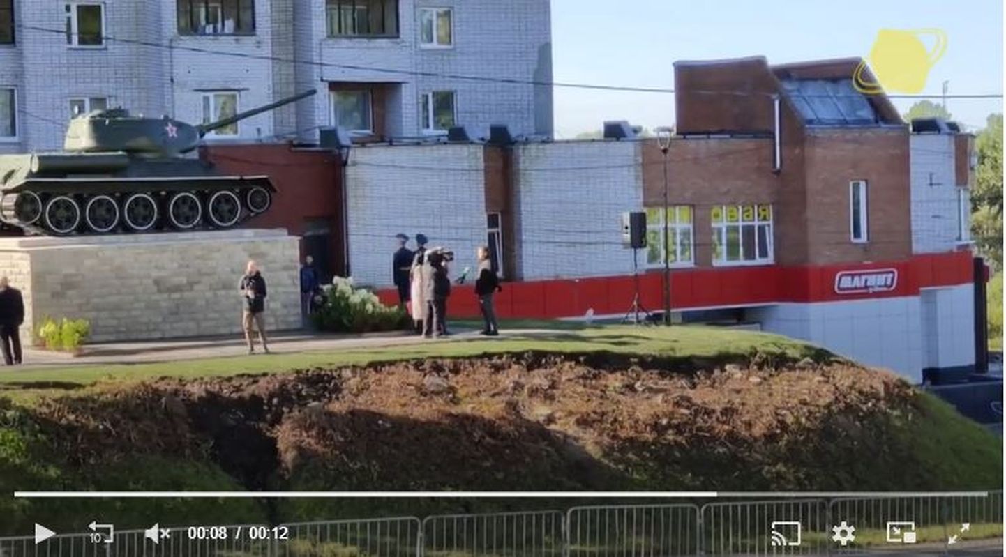 Ивангородский памятник-танк в день его открытия.