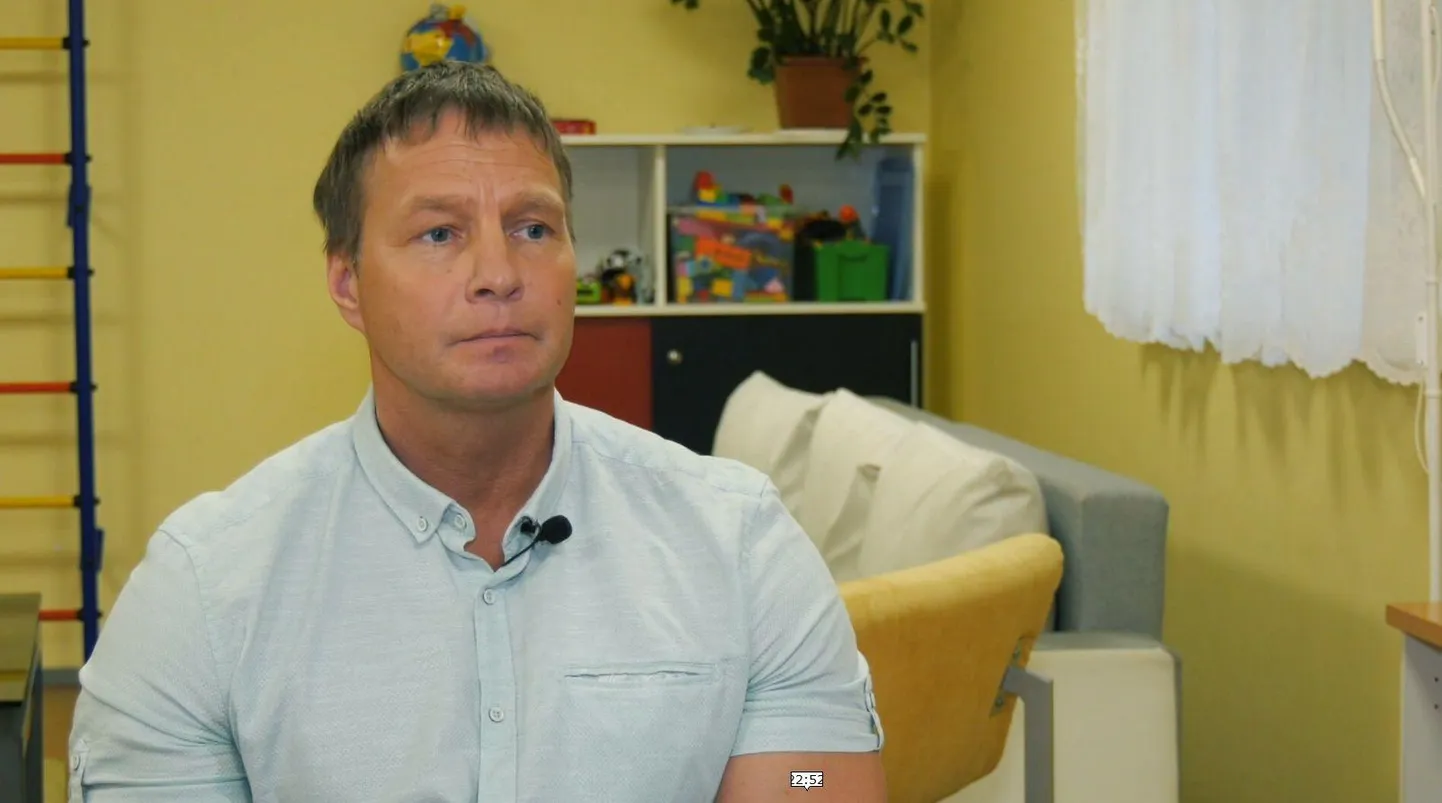 Taheva sanatooriumi nõukogu esimees Jüri Konrad lausus, et osa asutusele ostetud treeninguvahendeid jõudis tõepoolest tema koju, ent seda seetõttu, et vana tehnika vajas remonti.
