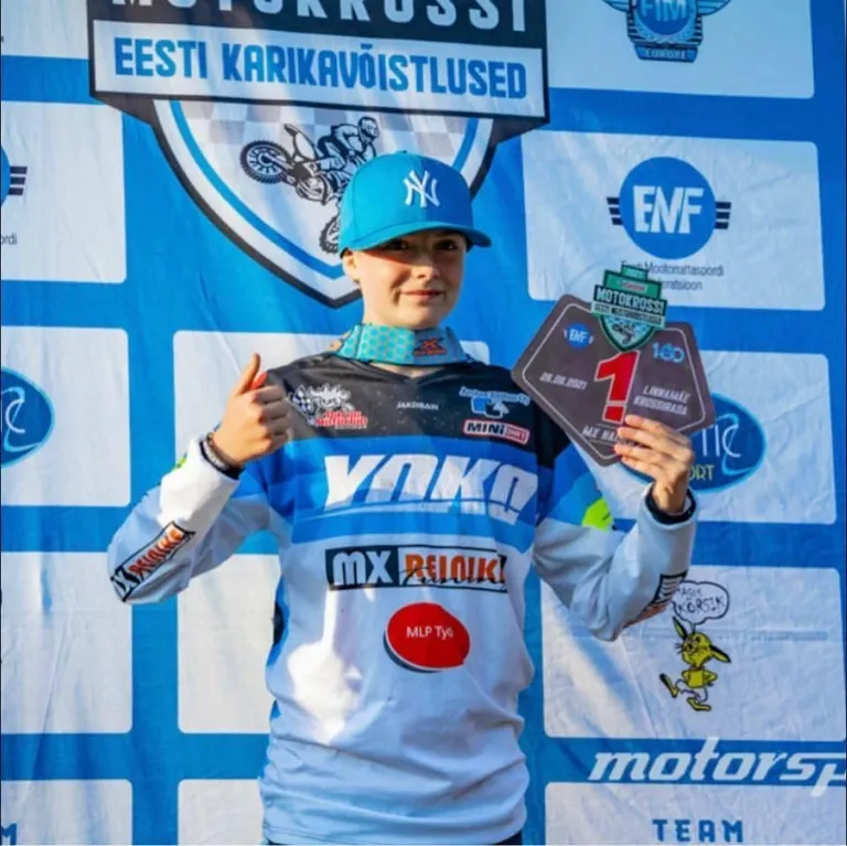 Pärnu motoklubi edukaim õrnema soo võidusõitja Carita Lomp tõi Soomest kolmanda auhinna.