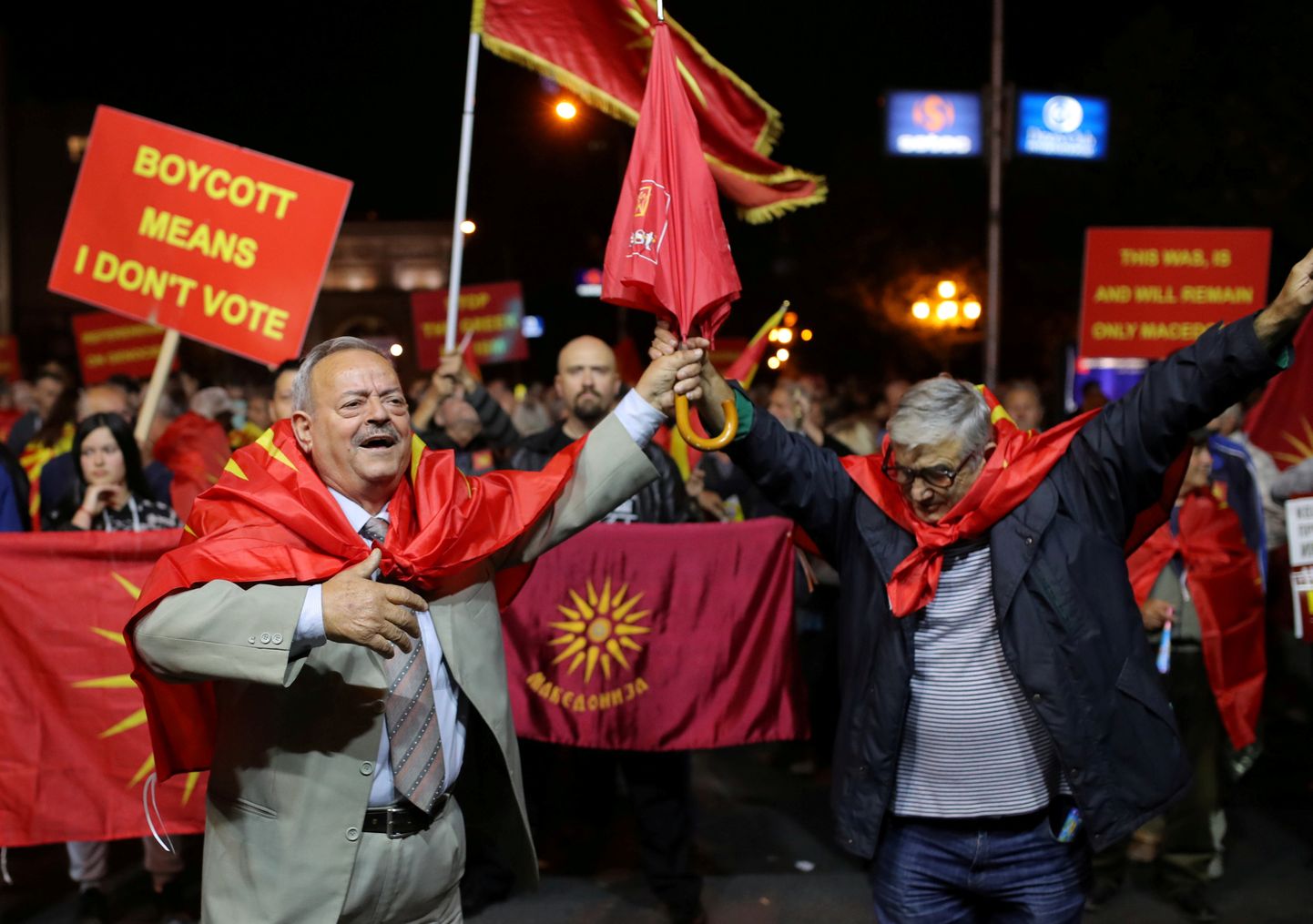 Референдум в Македонии провалился.