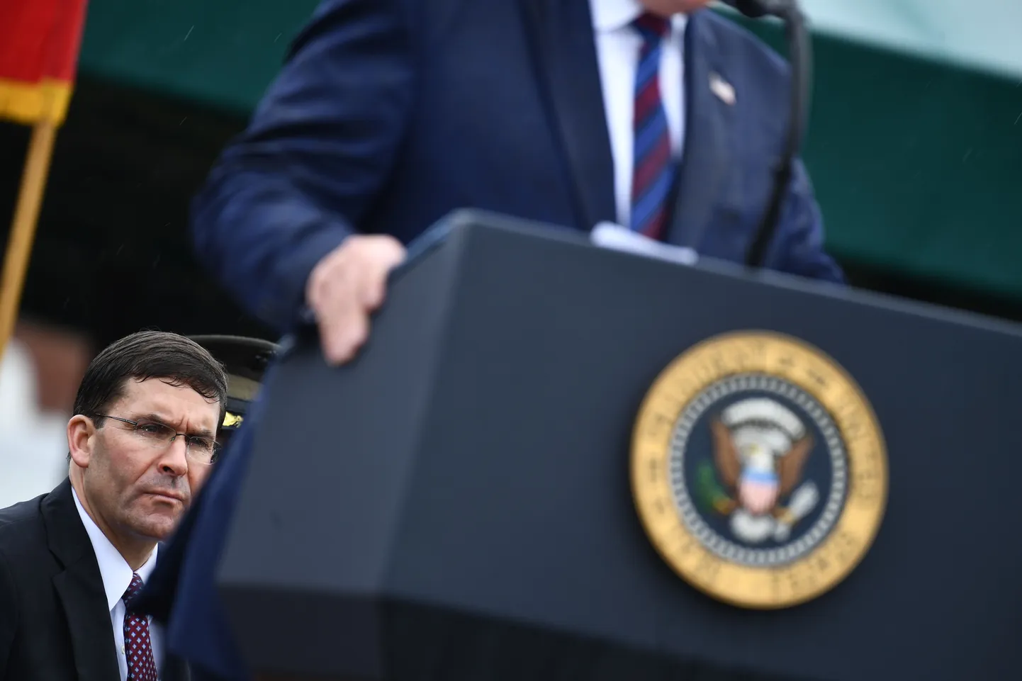 USA kaitseminister Mar Esper Donald Trumpi kõnet kuulamas, Foto on illustratiivne.