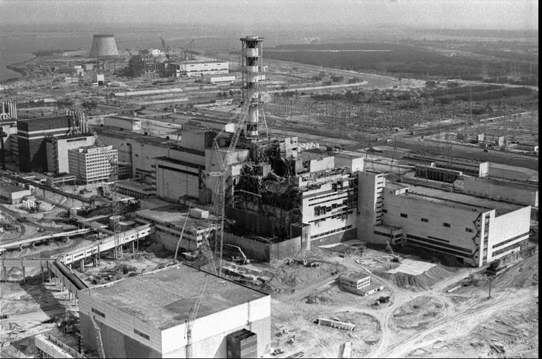 Õhuvaade plahvatanud Tšernobõli tuumajaamale, 1986