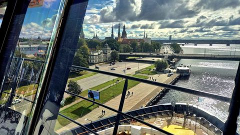 Rīgā sagaidīts šīs sezonas simttūkstošais kruīza kuģa pasažieris