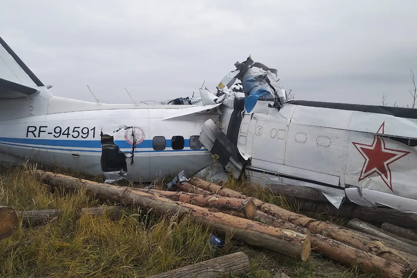 Tatarstanis alla kukkunud lennuk Let L-410 Turbolet.