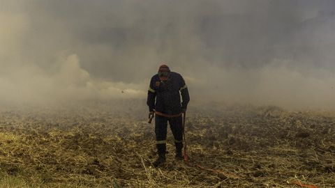 Видео ⟩ В Греции из-за ландшафтного пожара взорвался склад боеприпасов
