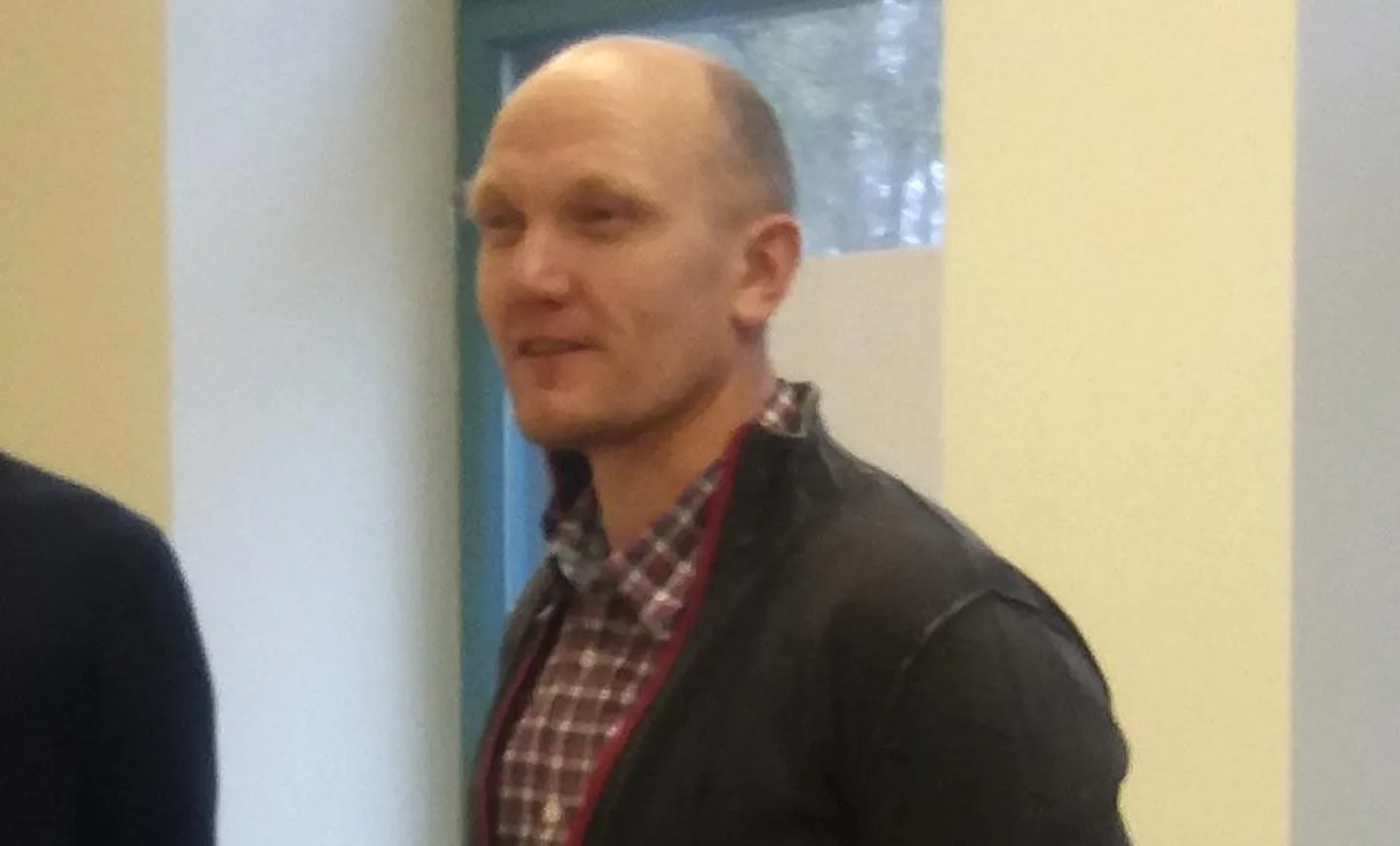 Puutöönäituse avab Meelis Kihulane.