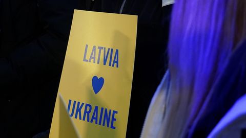 Ukrainai nodos vēl 17 konfiscētas automašīnas