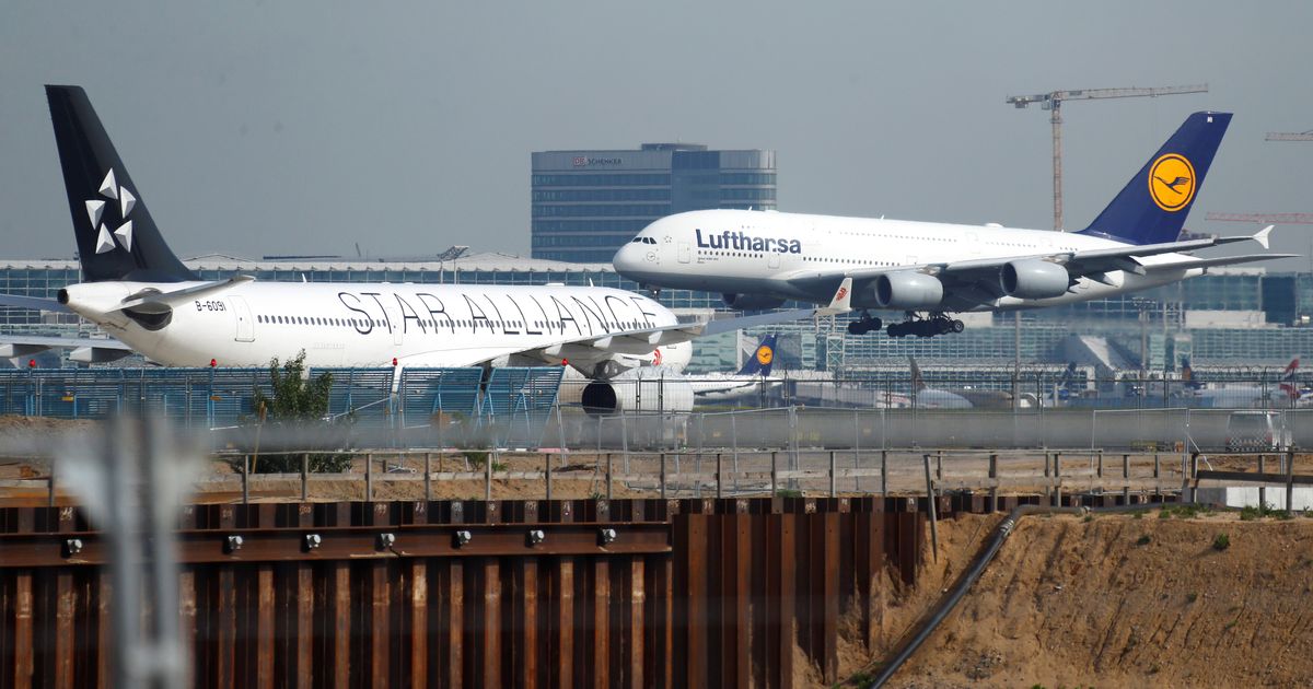 Самолеты франкфурт москва. Аэропорт Франкфурт на Майне. Lufthansa Москва Франкфурт на Майне. Аэропорт Франкфурта-на-Майне Германия. Франкфурт на Майне Сингапур Люфтганза.