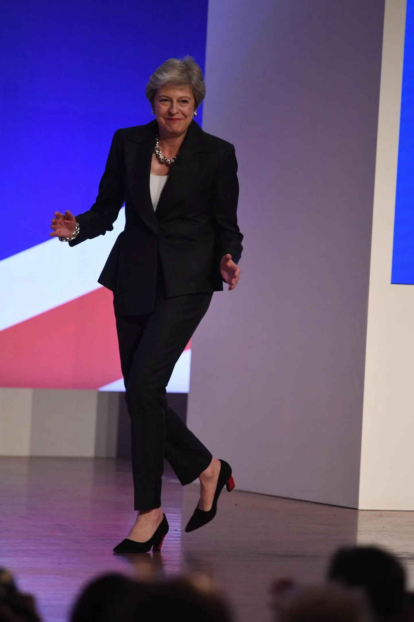 Tantsiv Theresa May